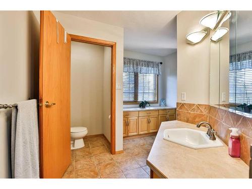 3107 30 Street, Coaldale, AB - Indoor Photo Showing Bathroom