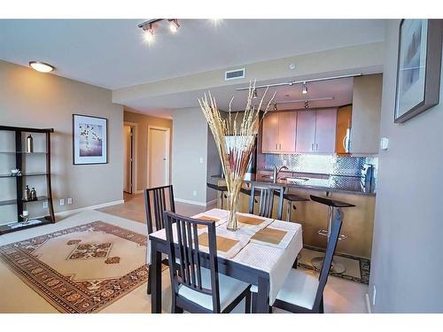 3007-210 15 Avenue Se, Calgary, AB - Indoor Photo Showing Dining Room