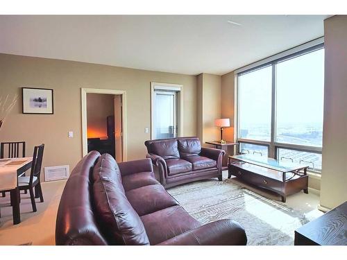 3007-210 15 Avenue Se, Calgary, AB - Indoor Photo Showing Living Room