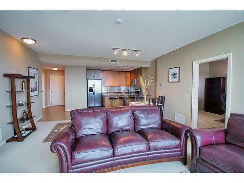 3007-210 15 Avenue Se, Calgary, AB - Indoor Photo Showing Living Room