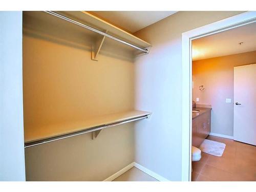 3007-210 15 Avenue Se, Calgary, AB - Indoor With Storage