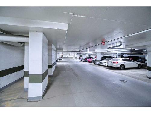 3007-210 15 Avenue Se, Calgary, AB - Indoor Photo Showing Garage