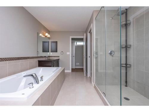 85 Sherwood Heights Nw, Calgary, AB - Indoor Photo Showing Bathroom