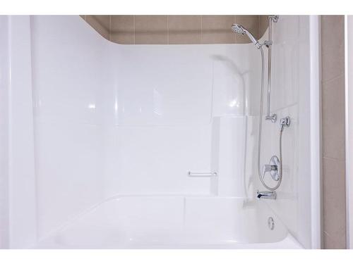 85 Sherwood Heights Nw, Calgary, AB - Indoor Photo Showing Bathroom