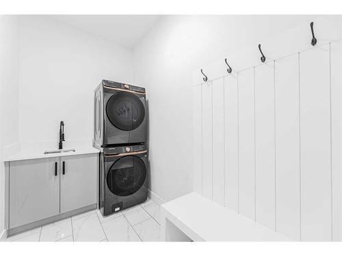 331 Muirfield Crescent, Lyalta, AB - Indoor Photo Showing Laundry Room