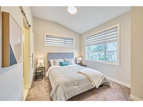 3424 15 Street Sw, Calgary, AB - Indoor Photo Showing Bedroom