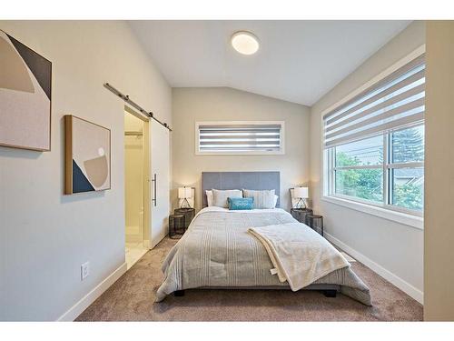 3424 15 Street Sw, Calgary, AB - Indoor Photo Showing Bedroom