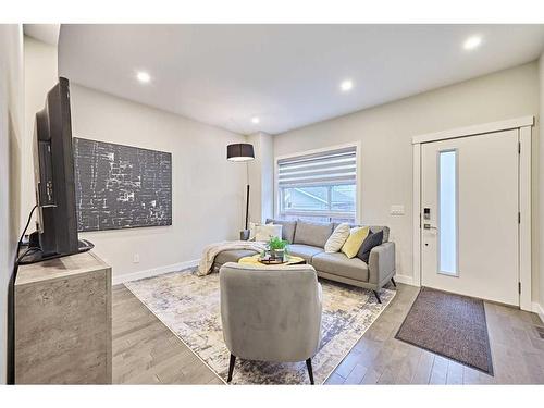 3424 15 Street Sw, Calgary, AB - Indoor Photo Showing Other Room