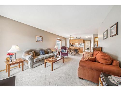 5620 Sunrise Crescent, Olds, AB - Indoor Photo Showing Living Room