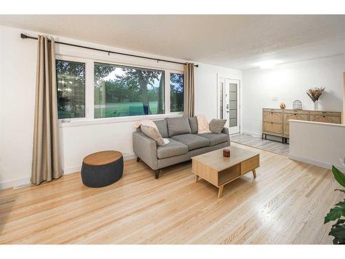 3516 19 Street Nw, Calgary, AB - Indoor Photo Showing Living Room