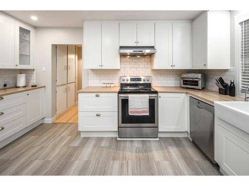 3516 19 Street Nw, Calgary, AB - Indoor Photo Showing Kitchen