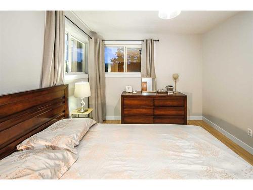 3516 19 Street Nw, Calgary, AB - Indoor Photo Showing Bedroom