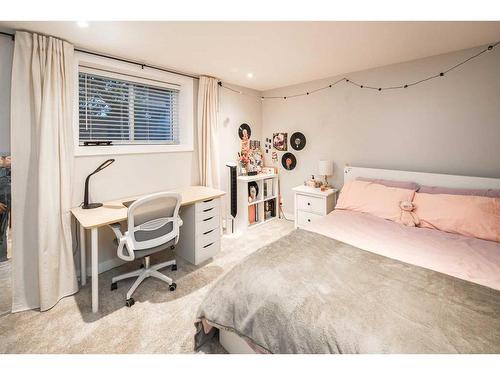 3516 19 Street Nw, Calgary, AB - Indoor Photo Showing Bedroom