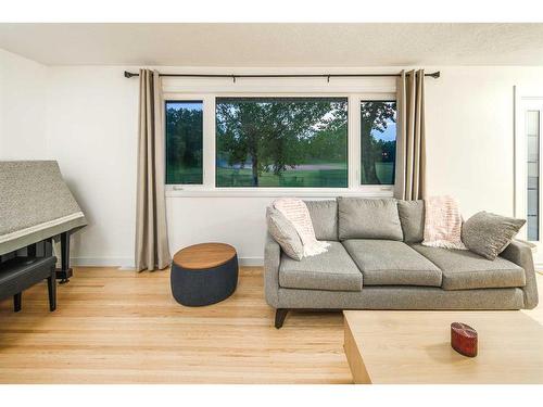 3516 19 Street Nw, Calgary, AB - Indoor Photo Showing Living Room