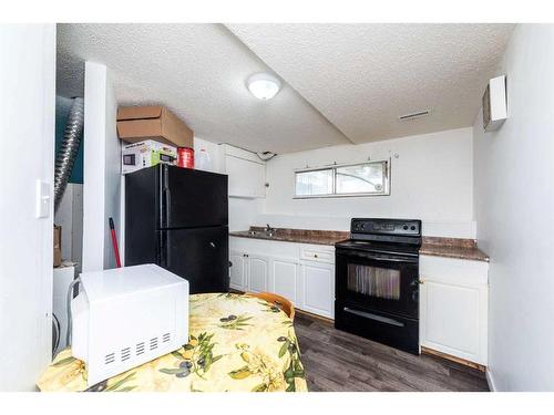 1 Falbury Crescent Ne, Calgary, AB - Indoor Photo Showing Kitchen