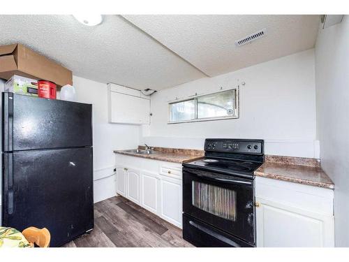1 Falbury Crescent Ne, Calgary, AB - Indoor Photo Showing Kitchen