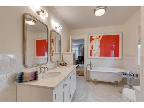 3220 6 Street Sw, Calgary, AB - Indoor Photo Showing Bathroom