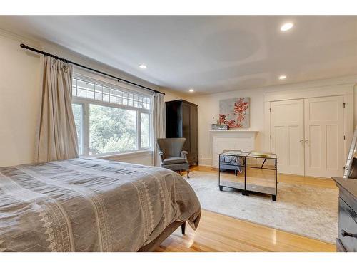 3220 6 Street Sw, Calgary, AB - Indoor Photo Showing Bedroom