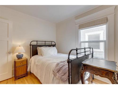 3220 6 Street Sw, Calgary, AB - Indoor Photo Showing Bedroom