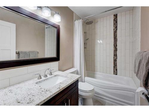 10216 Maplecreek Drive Se, Calgary, AB - Indoor Photo Showing Bathroom