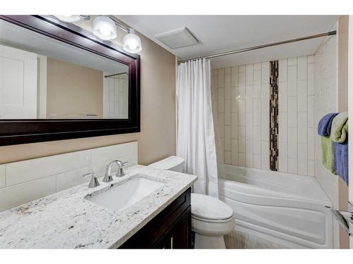 10216 Maplecreek Drive Se, Calgary, AB - Indoor Photo Showing Bathroom