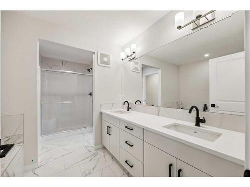 18 Magnolia Court Se, Calgary, AB - Indoor Photo Showing Bathroom