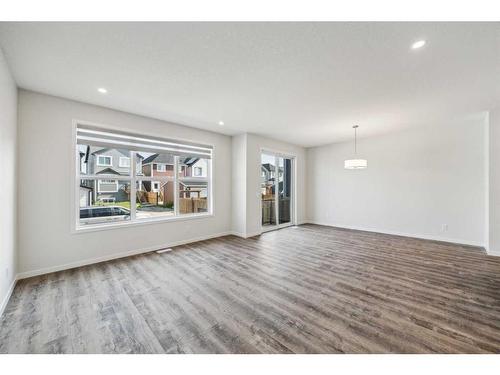 18 Magnolia Court Se, Calgary, AB - Indoor Photo Showing Living Room