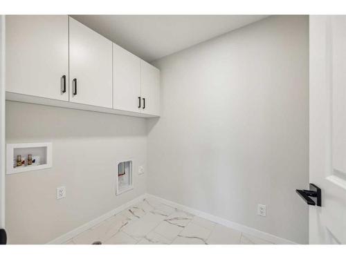 18 Magnolia Court Se, Calgary, AB - Indoor Photo Showing Other Room