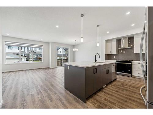 18 Magnolia Court Se, Calgary, AB - Indoor Photo Showing Kitchen With Upgraded Kitchen