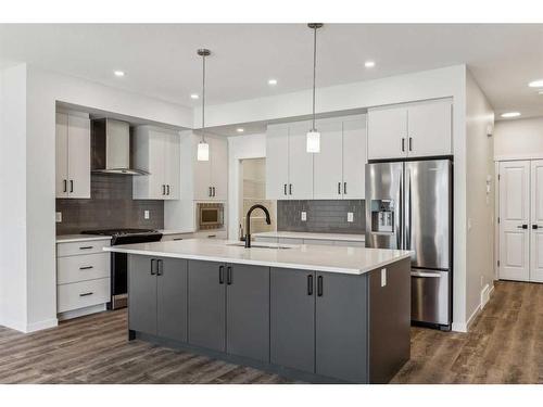 18 Magnolia Court Se, Calgary, AB - Indoor Photo Showing Kitchen With Upgraded Kitchen