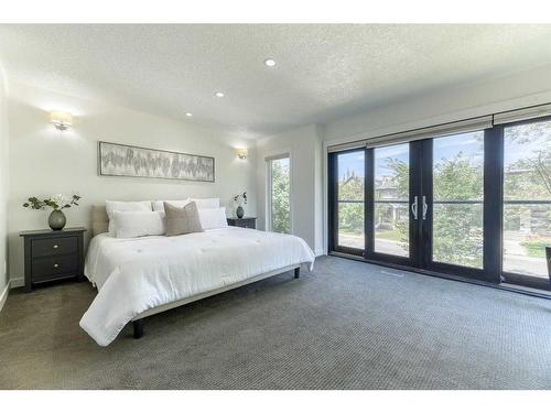 1821A Broadview Road Nw, Calgary, AB - Indoor Photo Showing Bedroom