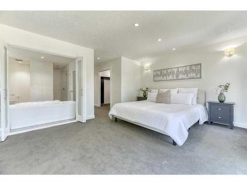 1821A Broadview Road Nw, Calgary, AB - Indoor Photo Showing Bedroom