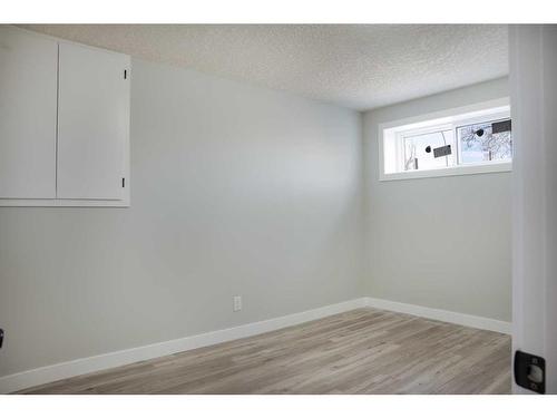 343 Ranchview Mews Nw, Calgary, AB - Indoor Photo Showing Other Room