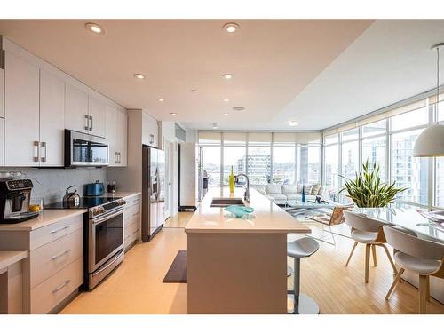 1001-530 12 Avenue Sw, Calgary, AB - Indoor Photo Showing Kitchen With Stainless Steel Kitchen With Upgraded Kitchen