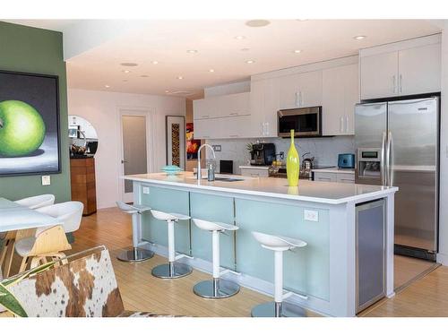 1001-530 12 Avenue Sw, Calgary, AB - Indoor Photo Showing Kitchen With Stainless Steel Kitchen With Upgraded Kitchen