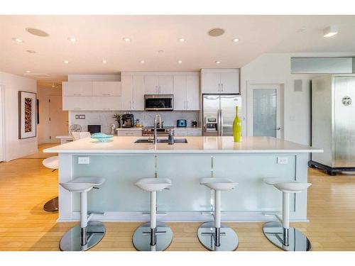 1001-530 12 Avenue Sw, Calgary, AB - Indoor Photo Showing Kitchen With Double Sink