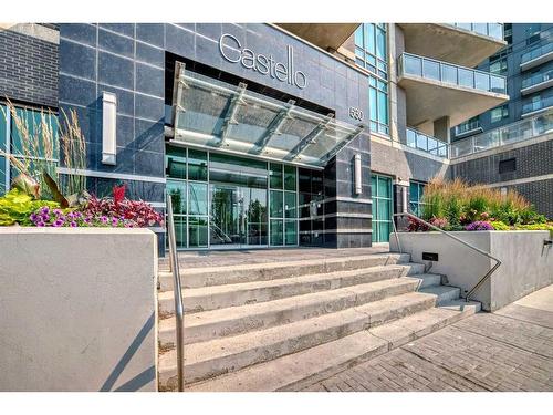 1001-530 12 Avenue Sw, Calgary, AB - Outdoor With Balcony