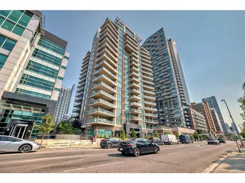 1001-530 12 Avenue Sw, Calgary, AB - Outdoor With Balcony With Facade