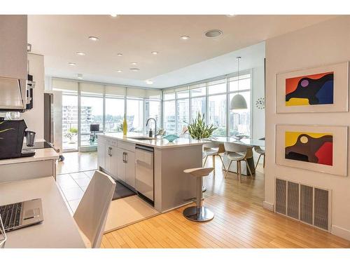 1001-530 12 Avenue Sw, Calgary, AB - Indoor Photo Showing Kitchen