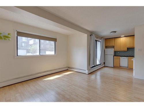 4-2407 17 Street Sw, Calgary, AB - Indoor Photo Showing Kitchen