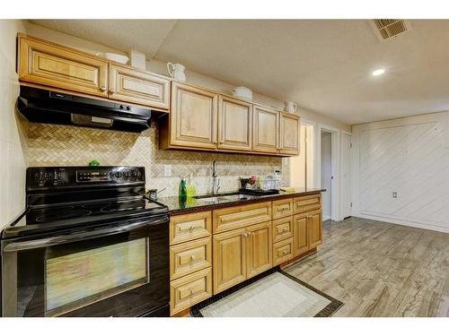 940 Rundlecairn Way Ne, Calgary, AB - Indoor Photo Showing Kitchen