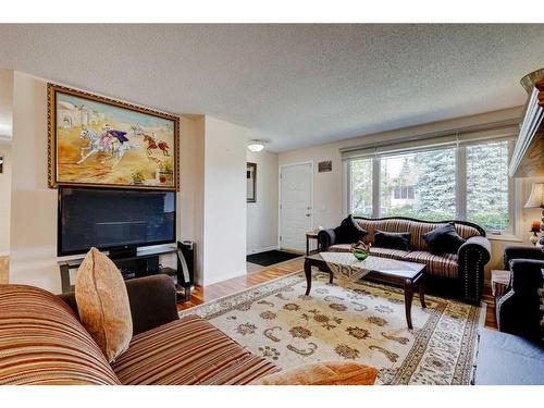 940 Rundlecairn Way Ne, Calgary, AB - Indoor Photo Showing Living Room