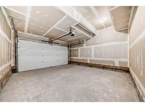 31 Royston Heath Nw, Calgary, AB - Indoor Photo Showing Garage