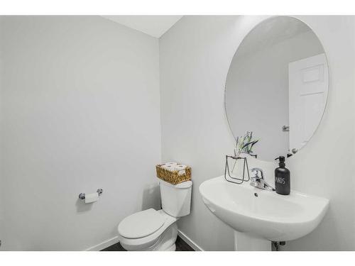 1482 148 Avenue Nw, Calgary, AB - Indoor Photo Showing Bathroom