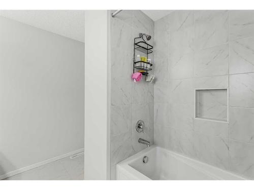 1482 148 Avenue Nw, Calgary, AB - Indoor Photo Showing Bathroom