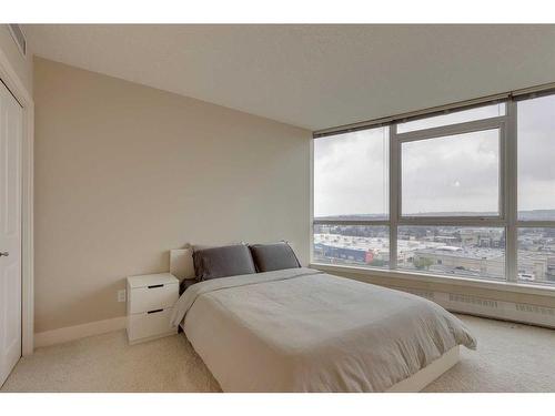 1203-77 Spruce, Calgary, AB - Indoor Photo Showing Bedroom