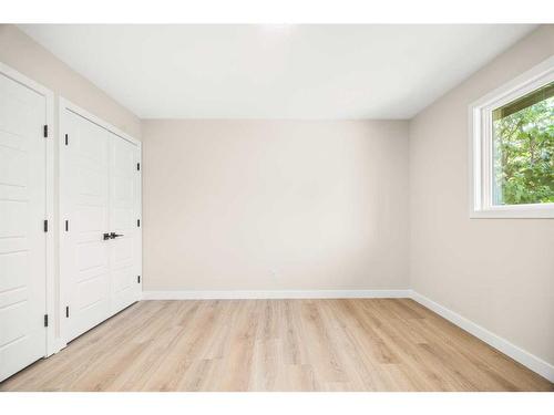 956 Bracewood Rise Sw, Calgary, AB - Indoor Photo Showing Other Room