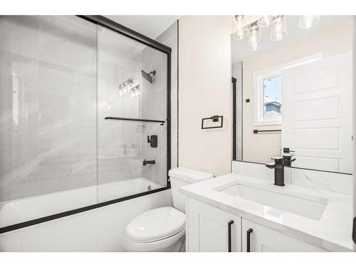 956 Bracewood Rise Sw, Calgary, AB - Indoor Photo Showing Bathroom