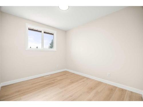 956 Bracewood Rise Sw, Calgary, AB - Indoor Photo Showing Other Room