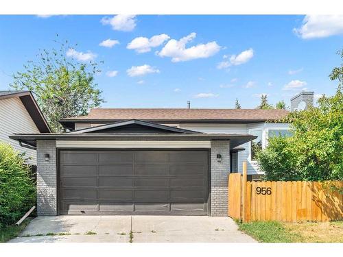 956 Bracewood Rise Sw, Calgary, AB - Outdoor